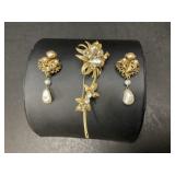 Vintage Gold Tone and Faux Pearl Jewelry Set