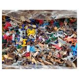 Vintage plastic miniature figures, toy soldiers,