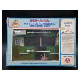 AHM SEE-NIKS HO Scale Automatic Crossing Gate