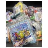 (19) Rugrats in Reptarland Sealed Kids Meal Toys