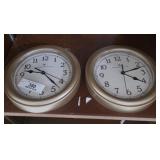 2 Wall Clocks
