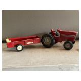 ERTL Vintage International Tractor & Hay Wagon