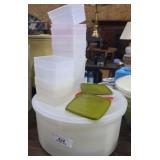 Tupperware Cake Holder