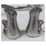 Vintage Salt / Pepper Shaker Set