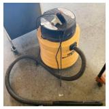 Genie 10 Gallon Wet / Dry Vacuum
