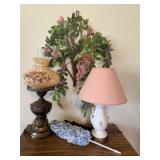 2 Lamps, Floral Dï¿½cor & Miscellaneous