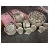 50 Piece World Bazaars Holly & Berry Dish Set