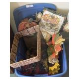 Tote of Household Dï¿½cor