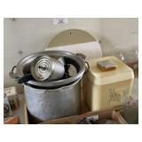 Lot of Kitchen Items