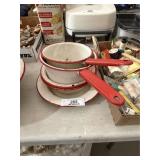 2 Enamel Pans & 3 Bowls