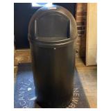 Rubbermaid Resin Trashcan