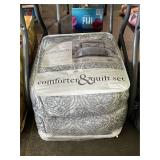 Queen Comforter & Quilt Set