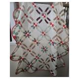 Double Wedding Ring Quilt w/Scalloped Red Trim