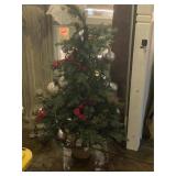 4' Christmas Tree with Dï¿½cor