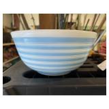 Vintage Pyrex Bowl