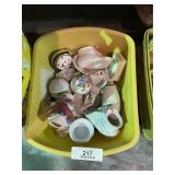 Porcelain & Ceramic Collectibles