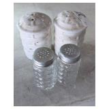 2 Sets Salt / Pepper Shakers