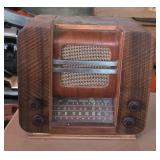 Vintage Canadian GE Radio