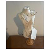 Pincushion body mold