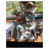 Showcase with nest display, miniature birds,