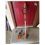 Black & Decker battery 18 V weedeater with extra