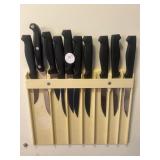 Several kitchen knives