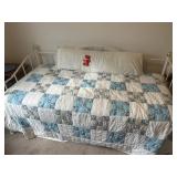 Daybed w/ Quilt and full pillow