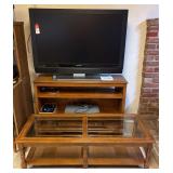 Living Room Furniture & Magnavox 42" Flatscreen TV