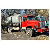 1990 International F-2674 Truck with Etnyre S-2000 Black Topper Asphalt Distributor