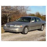 2005 Lincoln Signature Town Car Sedan