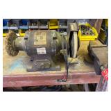 Craftsman 3.5' Vise & 8' Bench Grinder