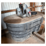 Rubbermaid Poly Feed Storage Unit