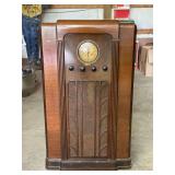 Ward's Airline Model 62-173 Tube Radio Cabinet