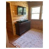 TCL 42" Flatscreen Roku TV, Area Rug & Dressor