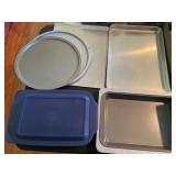 Pyrex cake pan and bakeware