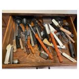 Assorted utensils