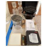 Assorted kitchen items