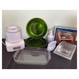 Assorted kitchen items