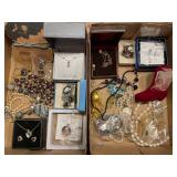 Assorted jewelry
