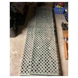 Plastic floor pallets