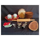 Ass assorted kitchen, accessories, wooden bowls