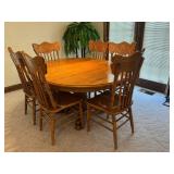 Beautiful oak Dinning table with six heavy chairs