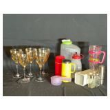 Assorted kitchen items