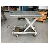 Hydraulic lift cart