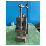 Mill vise for lathe