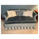 Beautiful Vtg small love seat