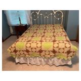Hand made machine pieced Quilt Twin, bed skirt