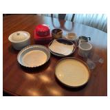 Assorted kitchen bakeware