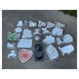 Assorted cake pans