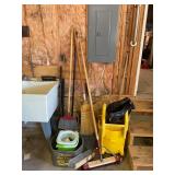 Mops, brooms